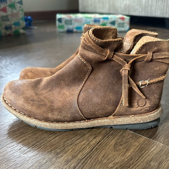 Born Brown Suede Ankle Boots – Size 7 - Picture 2 of 9